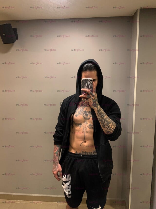FOTOS DE TATUADO CON VERGA GRANDE GIGOLÓ PROFESIONAL BILINGÜE (ESPAÑOL