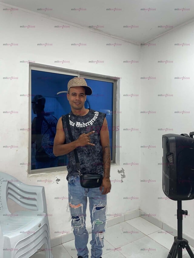 FOTOS DE JOVEN VERGON DISPUESTO A DARTE LECHE POR CÁMARA LAS VECES QUE QUIERA
