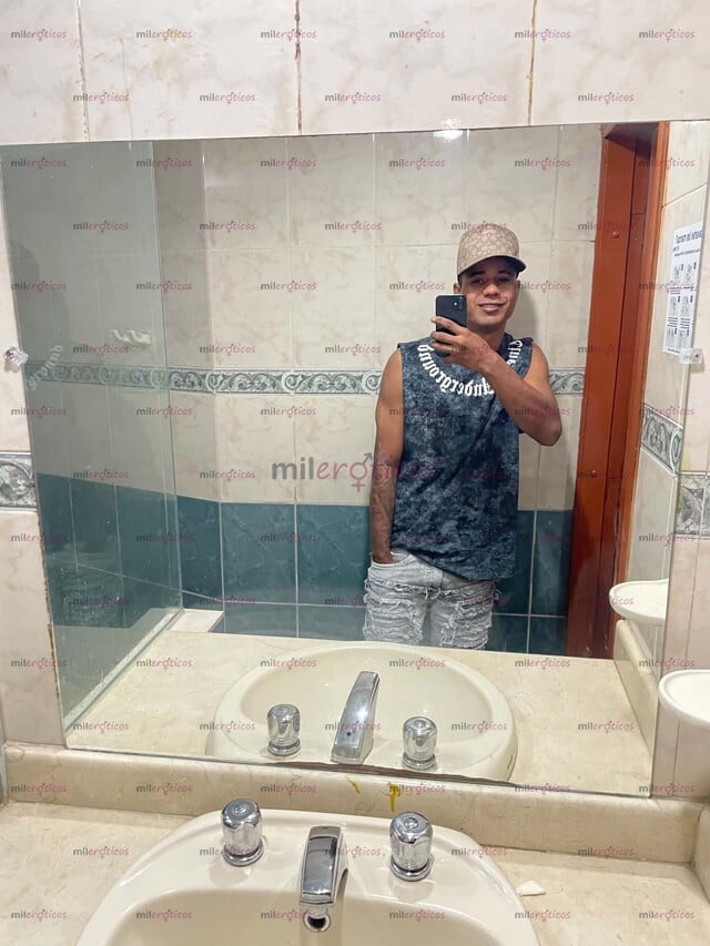 FOTOS DE JOVEN VERGON DISPUESTO A DARTE LECHE POR CÁMARA LAS VECES QUE QUIERA