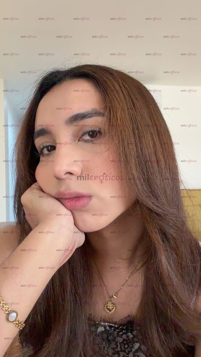 FOTOS DE ALTA DELGADA JOVEN GUAPA PIEL CLARA CABELLO CASTAÑO CLARO AGRADABLE Y EDUCADA