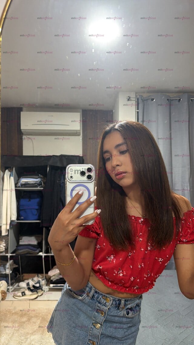 FOTOS DE ALTA DELGADA JOVEN GUAPA PIEL CLARA CABELLO CASTAÑO CLARO AGRADABLE Y EDUCADA