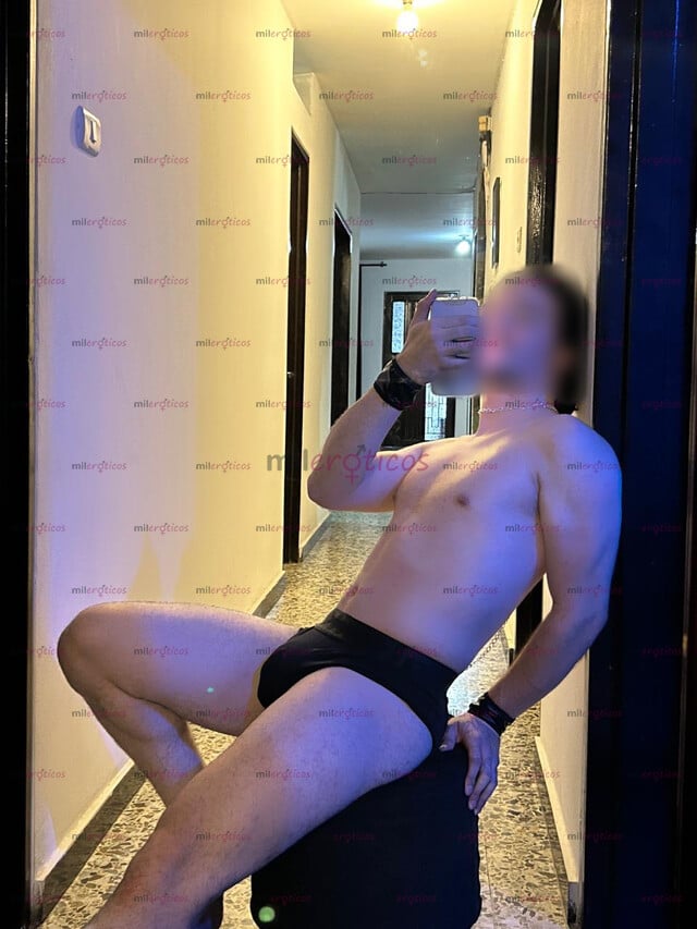 FOTOS DE NICO MASAJEADOR DE VERGAS GARGANTA PROFUNDA Y MAMADA SALIVOSA!!!