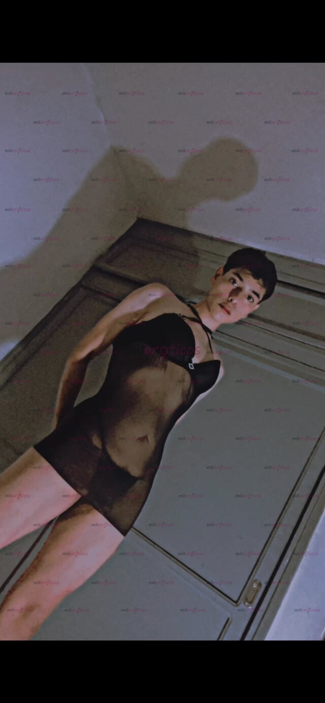 FOTOS DE PRETTY FEMBOY RELAJADO CON INTENCIONES PELIGROSAS