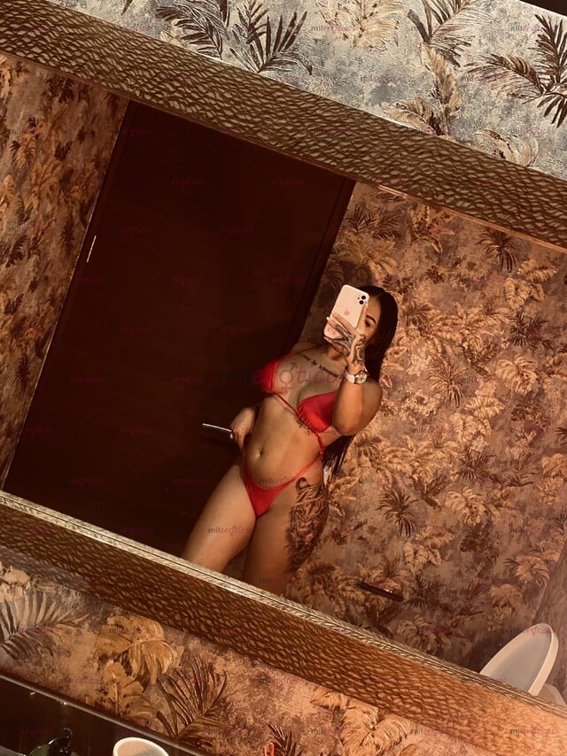 FOTOS DE HERMOSA Y SEXY MORENA POR POCOS DIAS EN LA CIUDAD