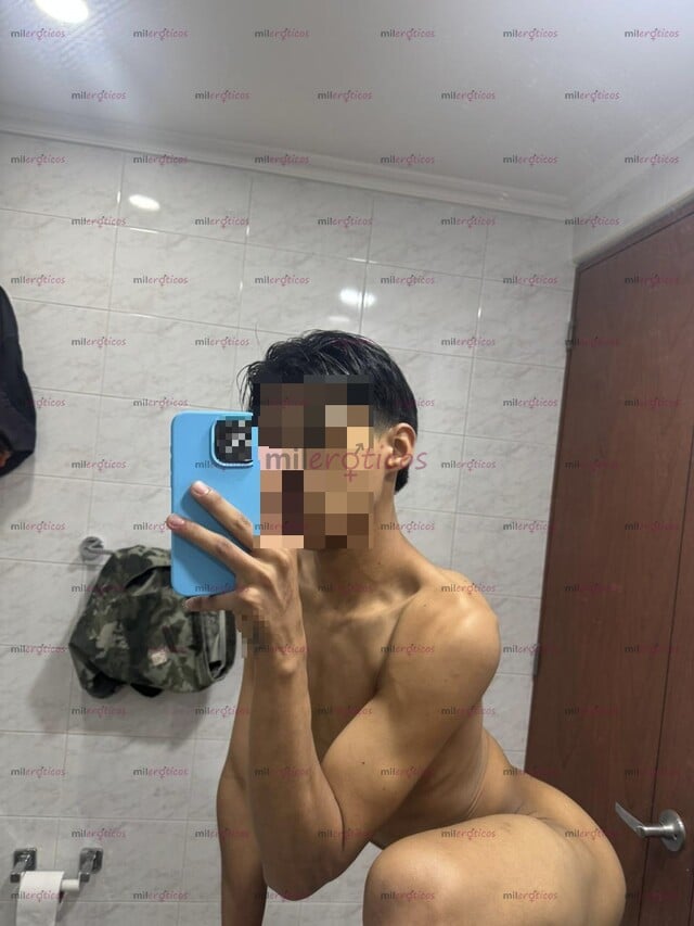 FOTOS DE CAMILO,19 AÑOS, MORENO DELGADO DE PIEL CANELA EXTREMADAMENTE CALIENTE.