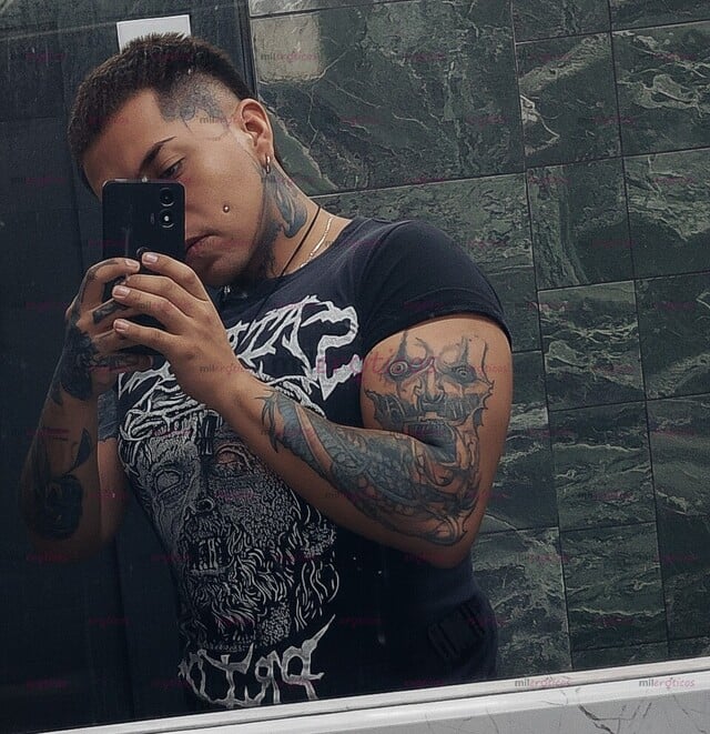FOTOS DE SOY UN CHICO DE 24 AÑOS DISPUESTO A CUMPLIR TU FANTASIA, MÁNDAME MENSAJE!!!