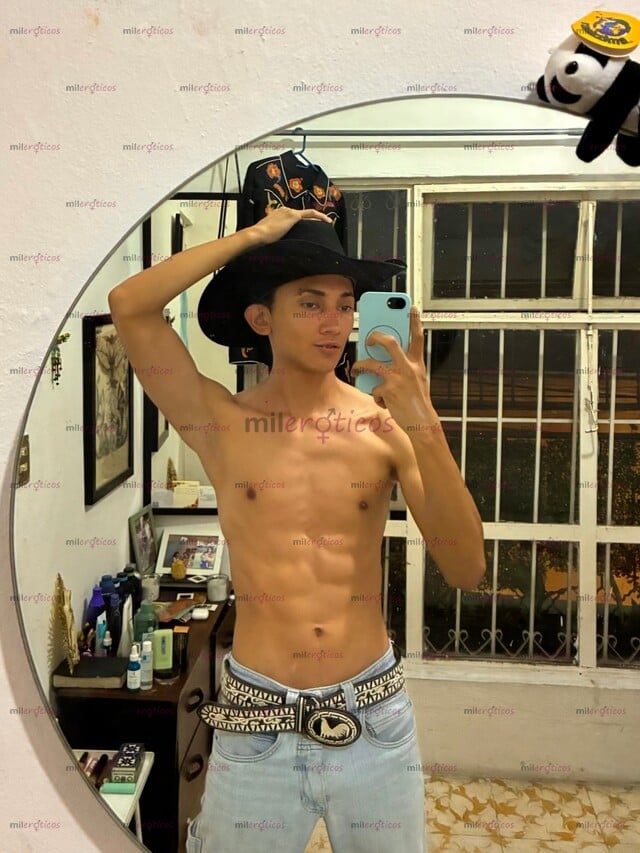 FOTOS DE CHICO GUAPO E UNIVERSITARIO, LISTO PARA COMPLACER TUS FANTASÍAS