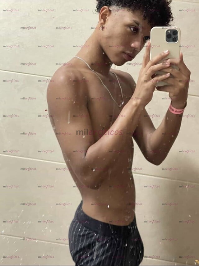 FOTOS DE NICK,19 AÑOS , VERSATIL , MORENO, ATLÉTICO , MENTE ABIERTA