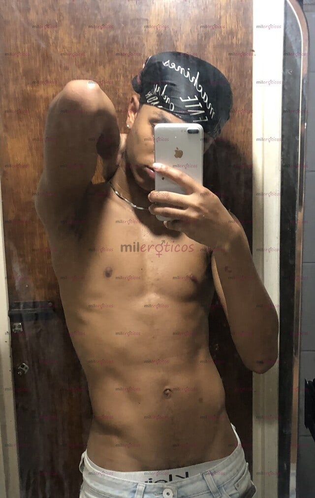 FOTOS DE NICK,19 AÑOS , VERSATIL , MORENO, ATLÉTICO , MENTE ABIERTA