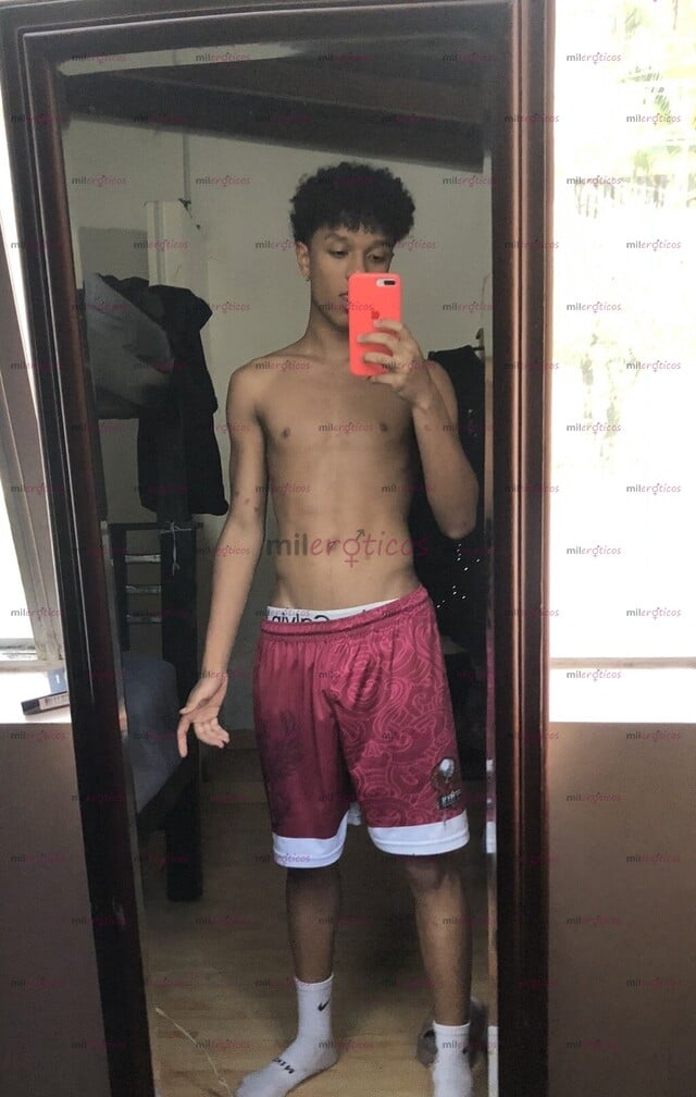 FOTOS DE NICK,19 AÑOS , VERSATIL , MORENO, ATLÉTICO , MENTE ABIERTA