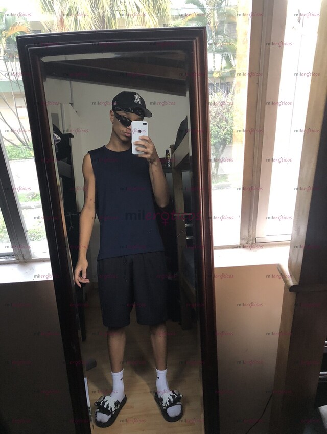 FOTOS DE NICK,19 AÑOS , VERSATIL , MORENO, ATLÉTICO , MENTE ABIERTA