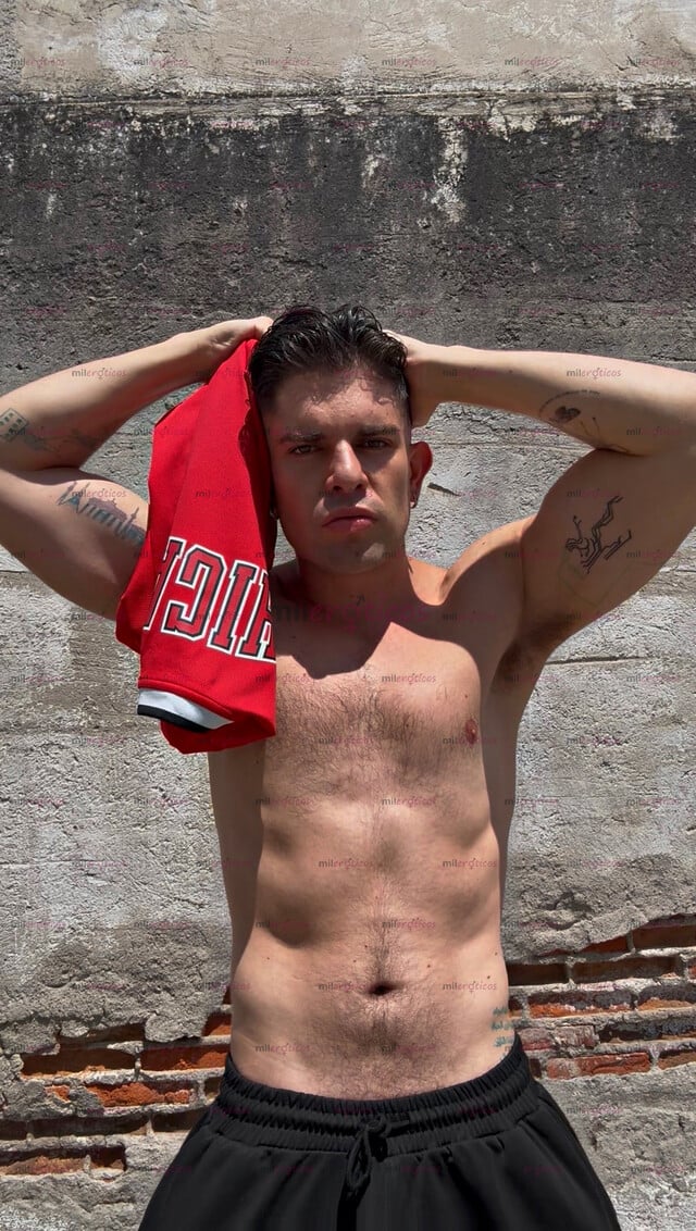 FOTOS DE BISEXUAL MACHO ACTIVO POLÍGLOTA PARA CUMPLÍR TUS FANTASÍAS
