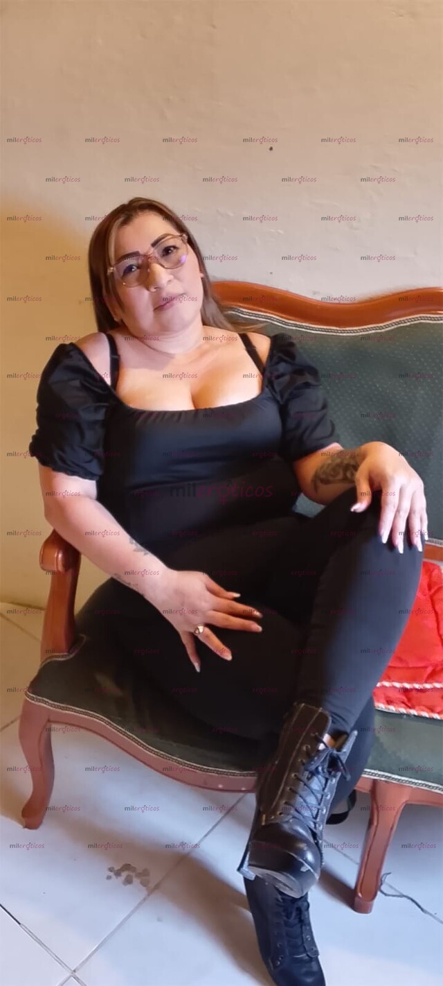 FOTOS DE HOLA ME LLAMO ANDREA SOY UNA MUJER MADURA TE OFREZCO UN RICO Y EXCELENTE SERVICI