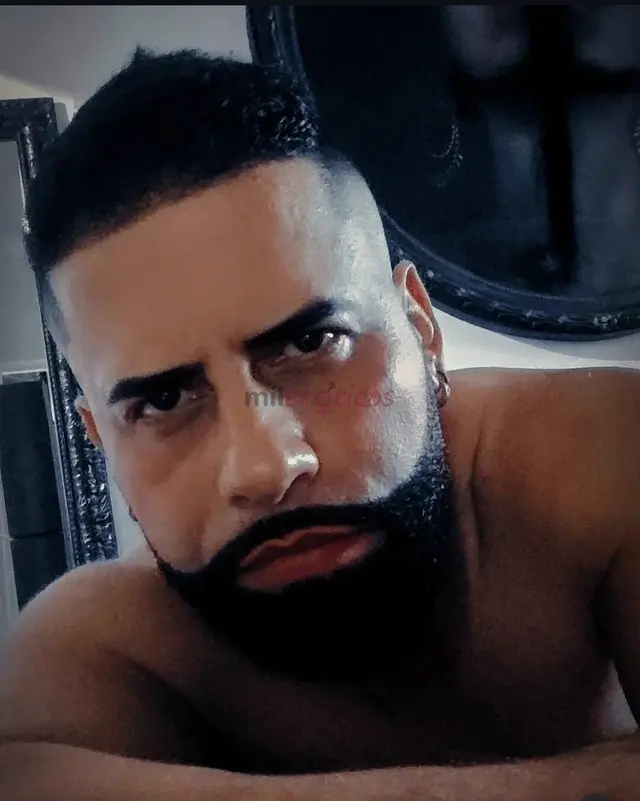 Sou o tipo de homem que nao precisa chamar atencao para ser notado presenca marcante postura mascula e uma combinacao rara entre inteligencia discrica...