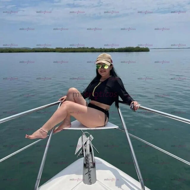 FOTOS DE UNA DIOSA HERMOSA, VOLUPTUOSA, BLANCA CABELLO NEGRO Y MUY HOT