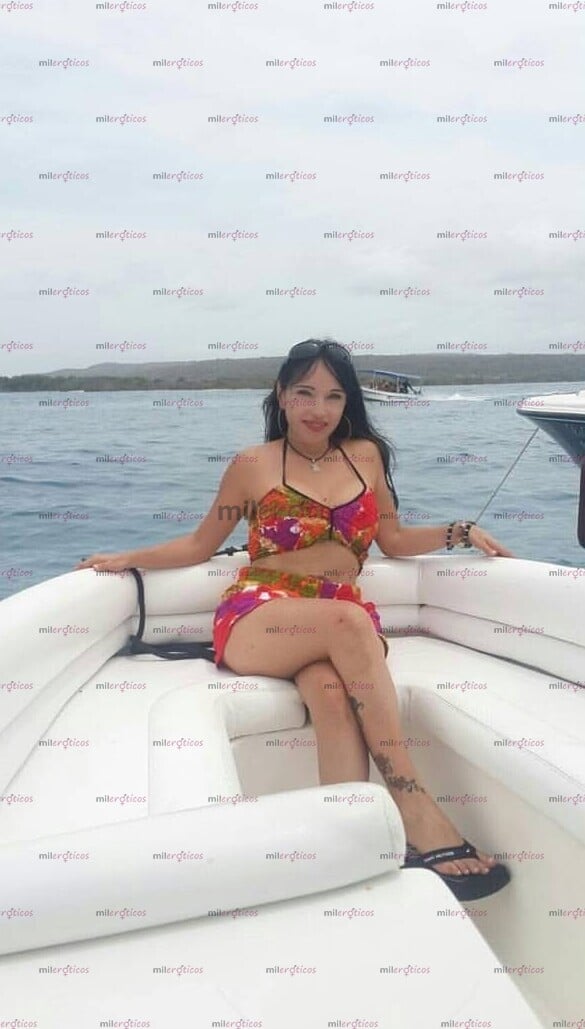 FOTOS DE UNA DIOSA HERMOSA, VOLUPTUOSA, BLANCA CABELLO NEGRO Y MUY HOT