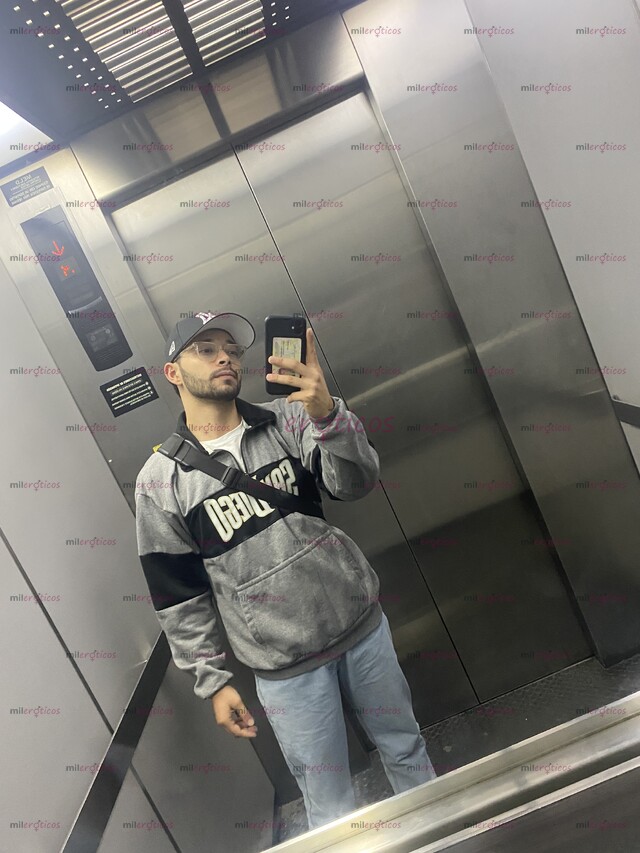FOTOS DE CHICO RECIÉN LLEGADO ALA CIUDAD SERIO Y RESPETUOSO