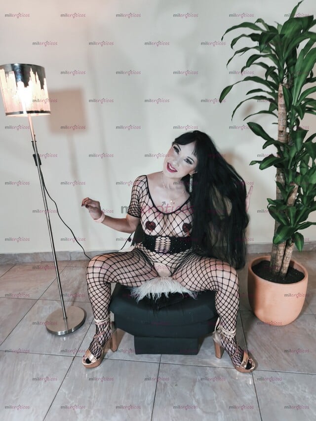 FOTOS DE UNA DIOSA HERMOSA, VOLUPTUOSA, BLANCA CABELLO NEGRO Y MUY HOT
