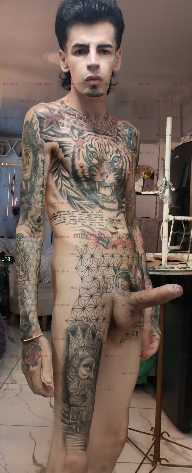 FOTOS DE FLACO BLANCO ACTIVO TATUADO MORBOSO LECHERO