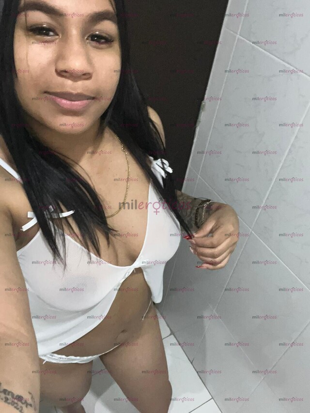 FOTOS DE MORENITA RICA CURVIS CALIENTE Y ARDIENTE EN LA CAMA DESEOSA DE SEXO