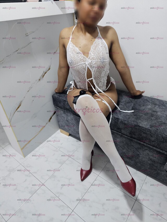 FOTOS DE DELICIOSA JOVEN NALGONA Y ESTRECHA PARA QUE DISFRUTES CONMIGO