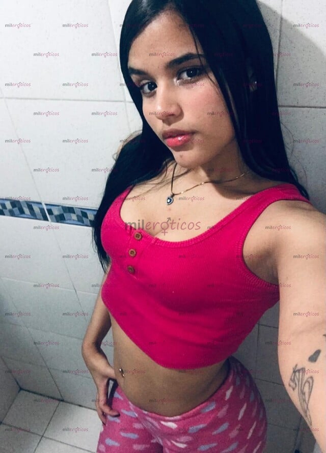 FOTOS DE FLACA CON UNA BUENA COLA Y VAGINA CARNUDA BIEN APRETADITA MOJADITA