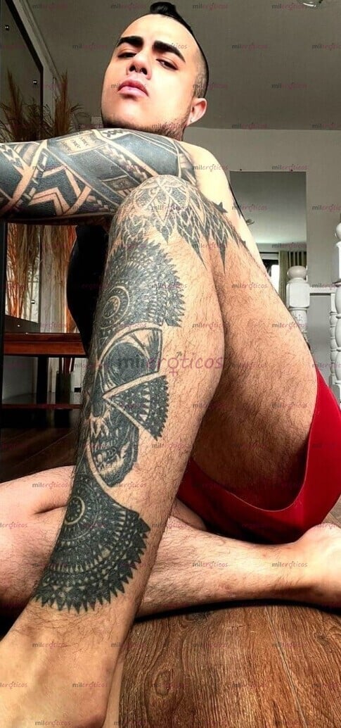 FOTOS DE SERIO VARONIL GRUESO ACUERPADO VERSÁTIL DOTADO TATOADO MUY EDUCADO