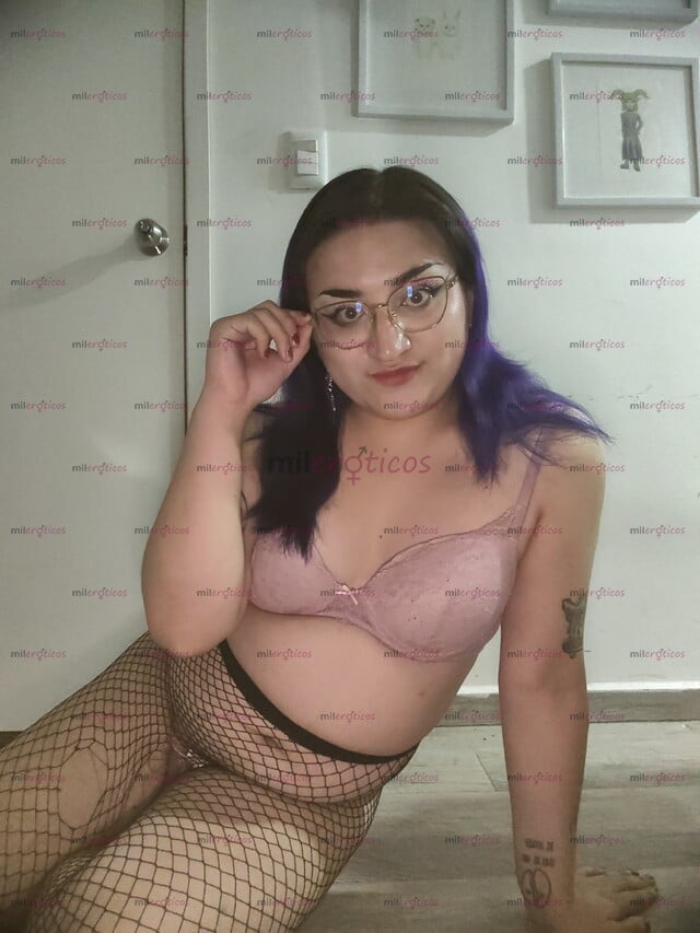 FOTOS DE LOLA. CHICA TRANS GÓTICA CURVY DOMME BDSM Y AÚN MÁS