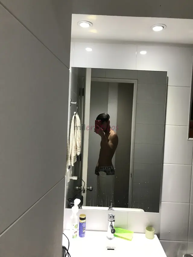 Atletta dotado en la ciudad te ofrezco un excelente trato de parejas y un sexo super caliente si lo que buscas es un chico delgado para divertirte est...