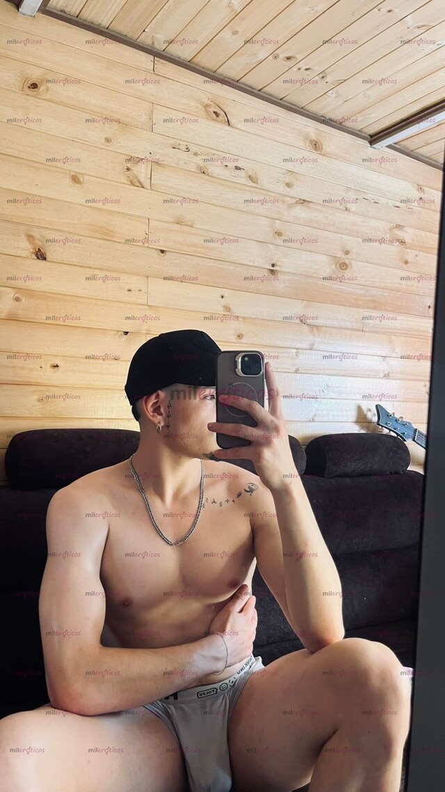 FOTOS DE JOVEN BLANCO VERGON ARRECHO ,DISPONIBLE PARA PASARLA RICO