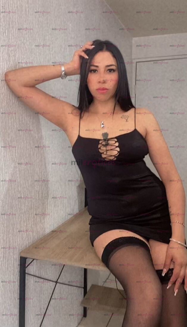 FOTOS DE FLAQUITA, ALTA, PELINEGRA, CON TETITAS RICAS
