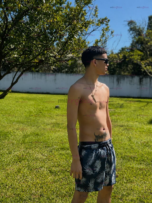 FOTOS DE MORE THAN HANDSOME, IMPOSSIBLE TO IGNORE SI