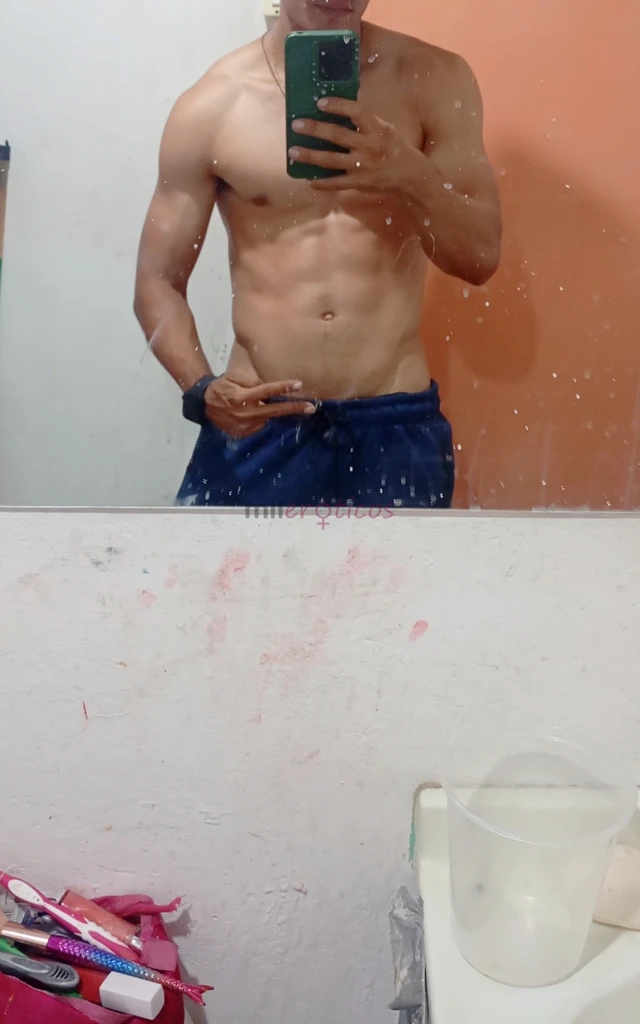 Hola mi nombre es roswual ofresco mis servicios virtuales no hago encuentros vendo videos y fotos videollamadas todo a eleccion soy paciente les se at...