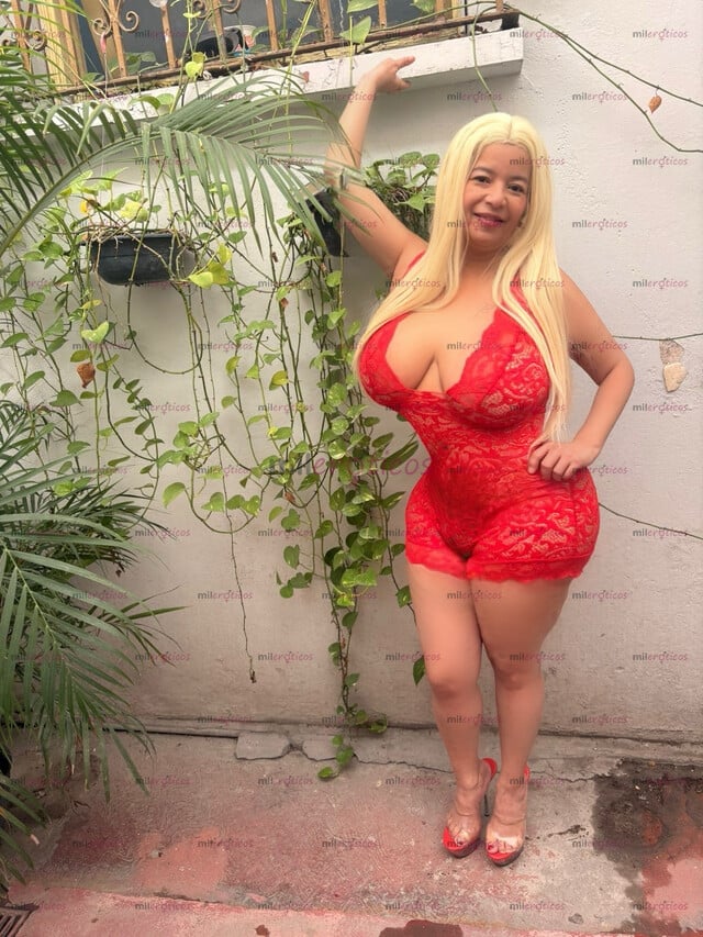 FOTOS DE EXTRAVAGANTE MILF, COLOMBIANA SUPER TETONA, LA MÁS CACHONDA