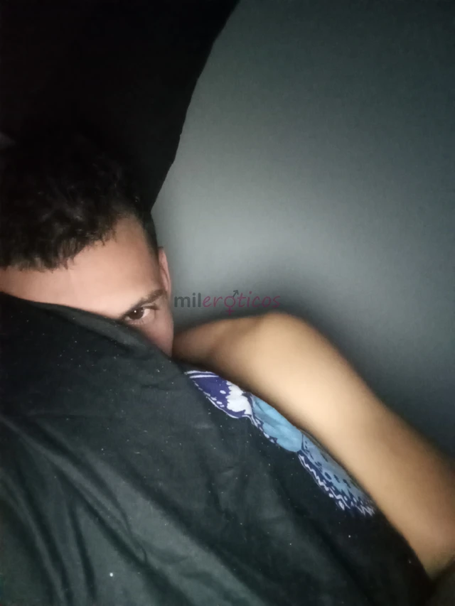 Hola mi nombre es roswual ofresco mis servicios virtuales no hago encuentros vendo videos y fotos videollamadas todo a eleccion soy paciente les se at...