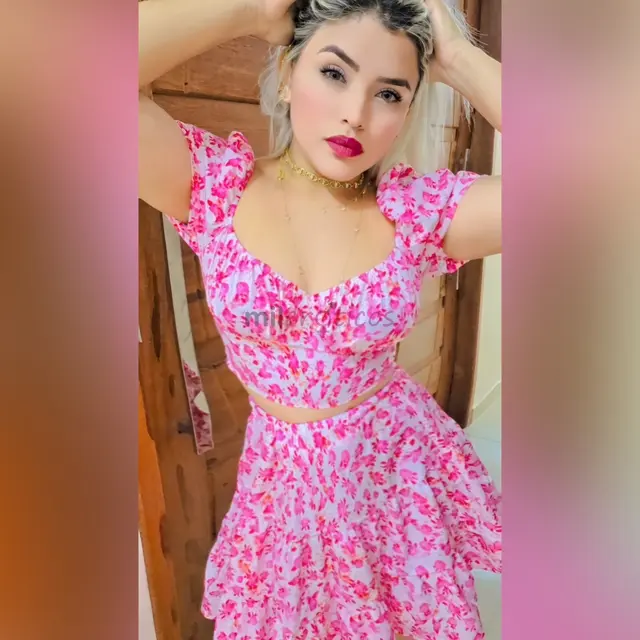 Sou extremamente discreta e carinhosa adoro conversar ouvir e trocar carinho acredito que a vida esta ai pra ser vivida da melhor maneira possivel a j...