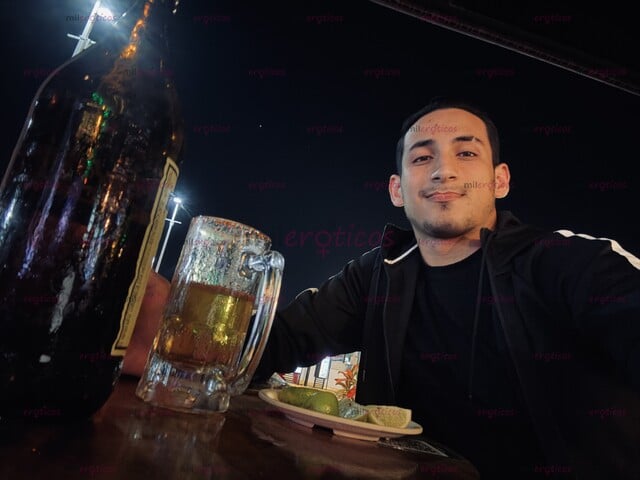 FOTOS DE MORENO, GUAPO Y COMPLACIENTE, ACOMPAÑANTE VARONIL CACHONDO