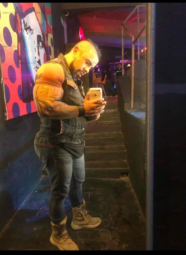 FOTOS DE SOY ALEX CUERPO ATLÉTICO MUSCULOSO EDUCADO CON BUEN CARAMELO DE 18 CM GRUESO