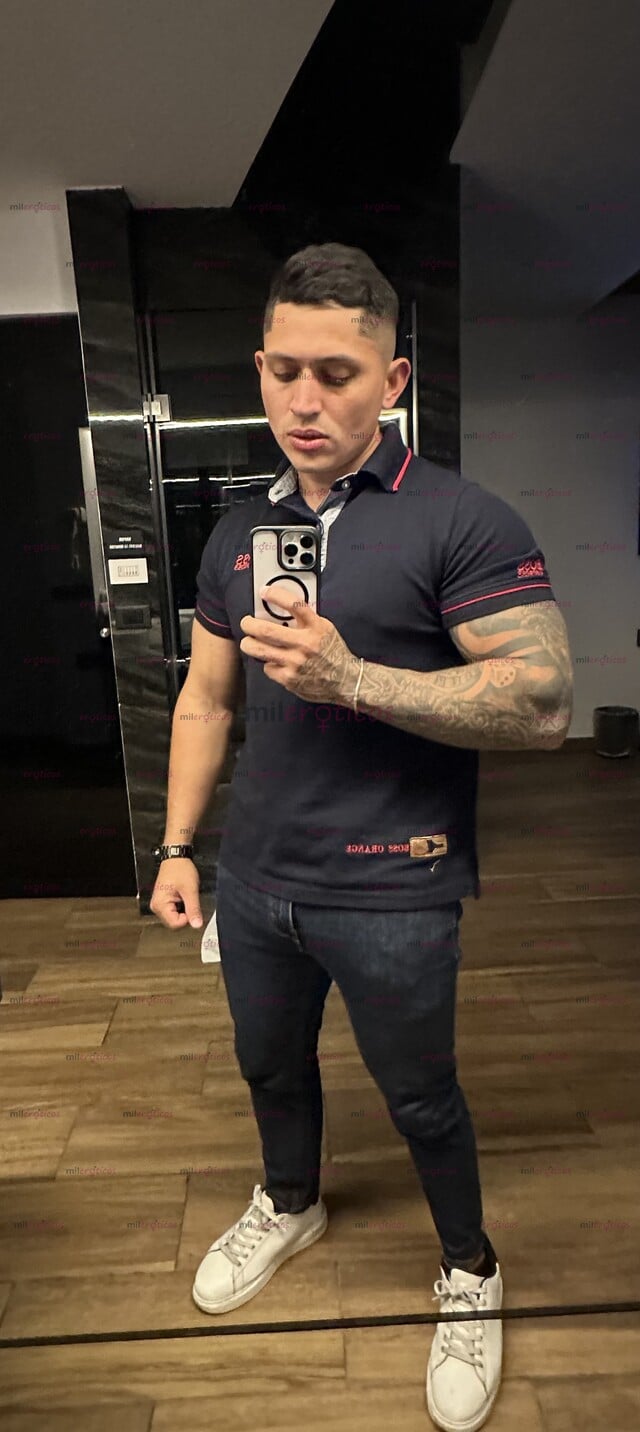FOTOS DE JOVEN DISCRETO PARA PAREJAS SWINGER QUE QUIERAN PASAR BUEN MOMENTO SIN TABÚ