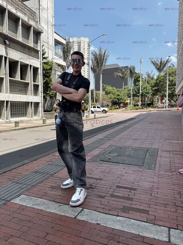 FOTOS DE MES DE PROMOS PAISA ARRECHO, DISPUESTO A COMPLACERTE