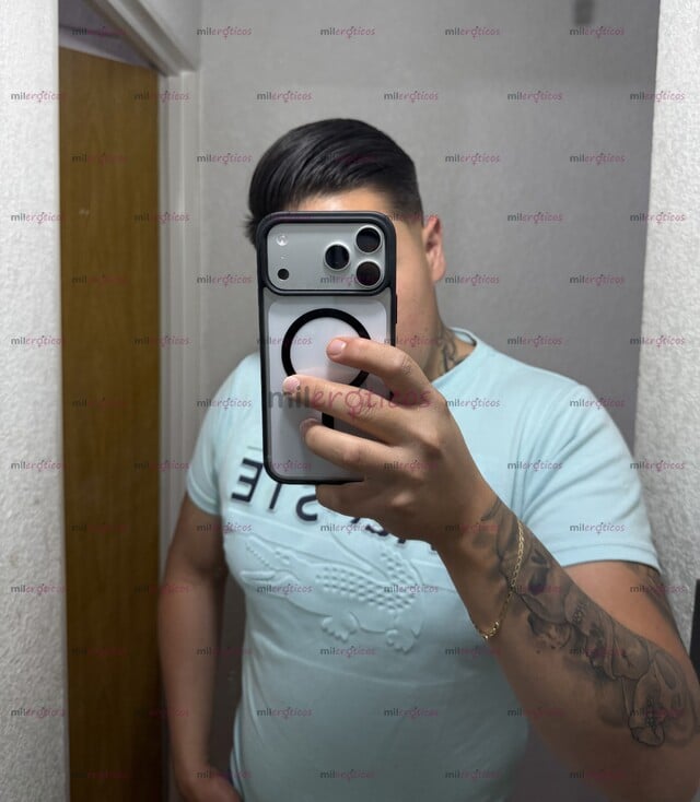 FOTOS DE JOVEN GUAPO GÜERO ALTO TATUADO FORNIDO Y CON BUENA HERRAMIENTA CON PERLAS