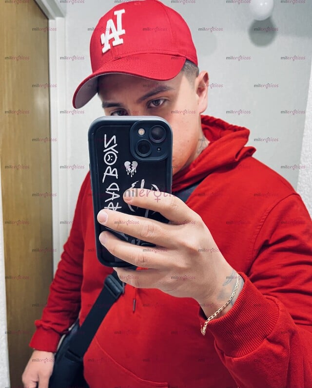 FOTOS DE JOVEN GUAPO GÜERO ALTO TATUADO FORNIDO Y CON BUENA HERRAMIENTA CON PERLAS