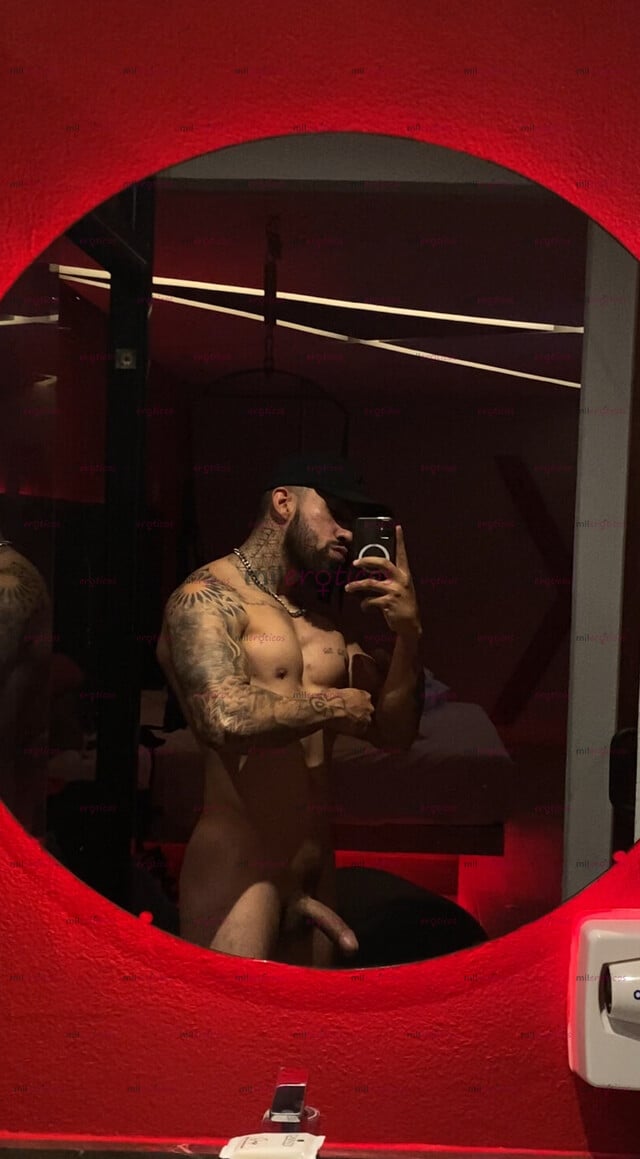 FOTOS DE KEVIN: CUERPO ATLÉTICO Y DOTADO PLACER SIN LÍMITES
