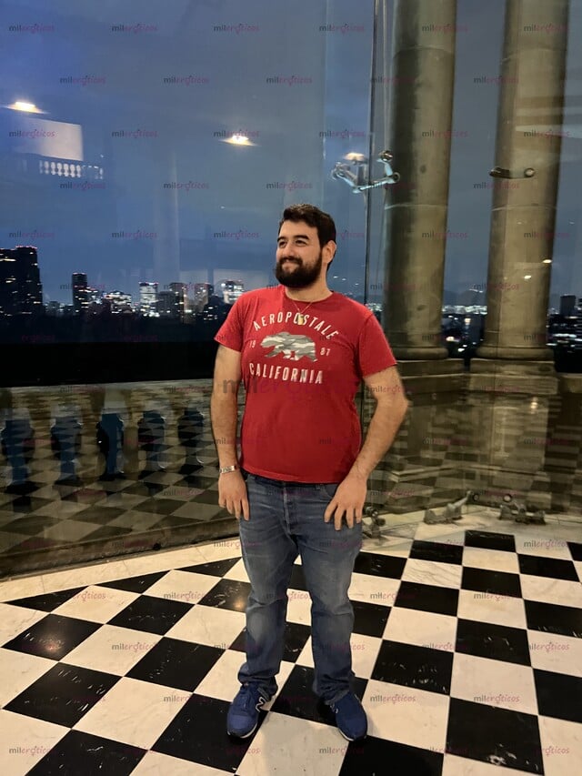 FOTOS DE HOMBRE AGRADABLE, AMISTOSO Y DE MENTE ABIERTA