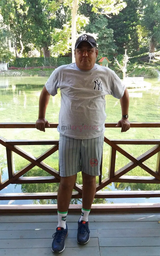 Homem maduro procura mulher ou mulheres para encontros sexuais casuais nao cobro nem pago adoro chupar boceta e cu tambem faco sexo a tres adoro chupa...
