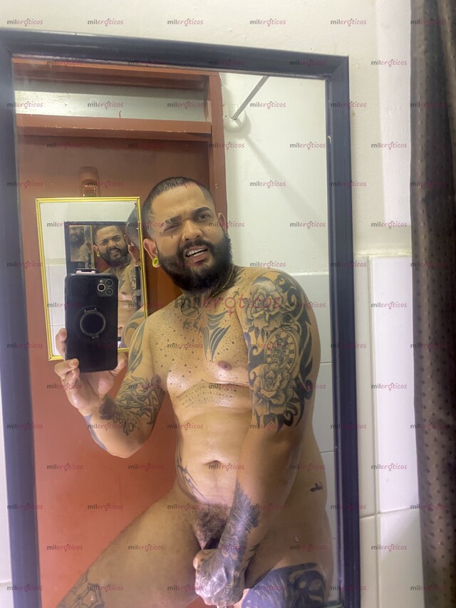 FOTOS DE MAN NUEVO SERIO TATUADO FUL COMPLACIENTE