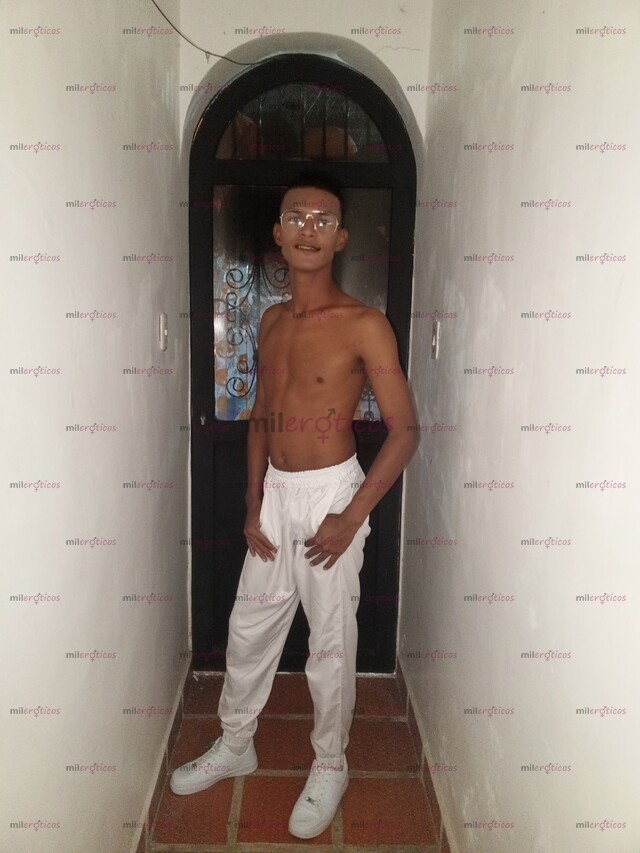 FOTOS DE EL MORENO CALIENTE COMPLACIENTE PARA TI.