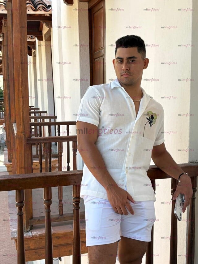 FOTOS DE JOVEN RICO Y MUY COMPLACIENTE DE PASO EN CDMX LLEGUE PARA HACERTE GEMIR MUY HOT