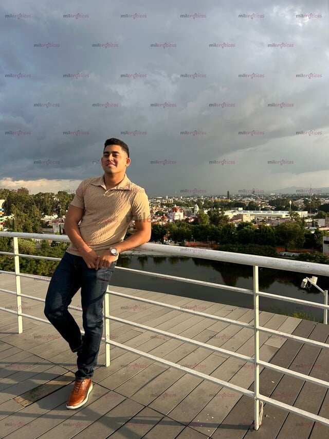 FOTOS DE JOVEN RICO Y MUY COMPLACIENTE DE PASO EN CDMX LLEGUE PARA HACERTE GEMIR MUY HOT