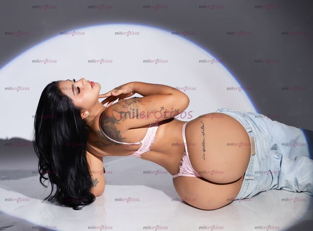 FOTOS DE HERMOSA COLOMBIANA DE CARA DE MUÑECA Y CULAZO ENORME SE MASTURBA DURO